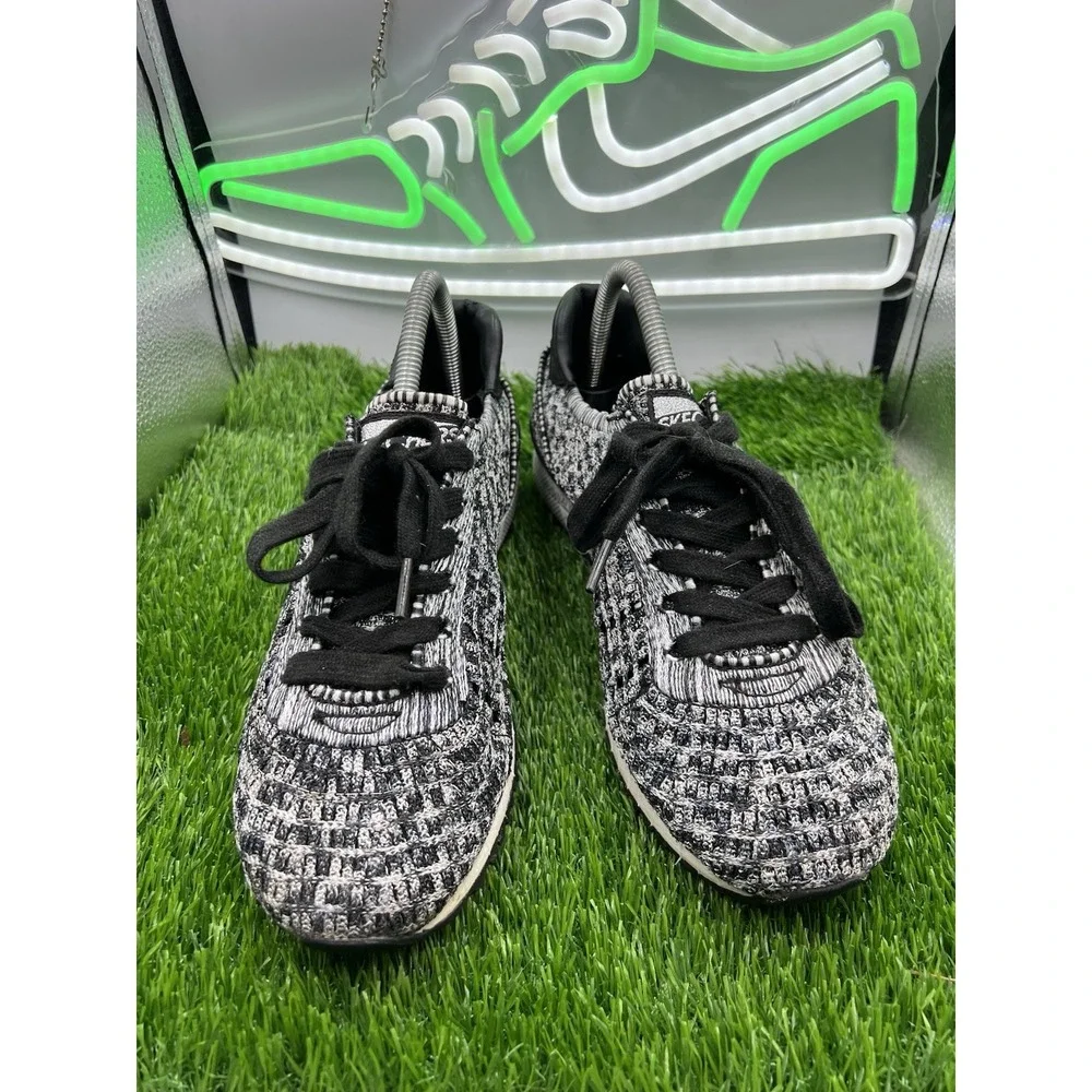 Skechers Black/White Air Cooled Memory Foam Shoes Women's‎ Size 8.5 SN884
